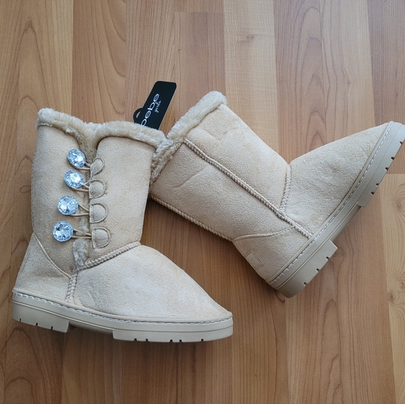 Bebe Little Girl's Size 13, 1, 2 Fur Lined Winter Boot with Rhinestone Details - Picture 3 of 12